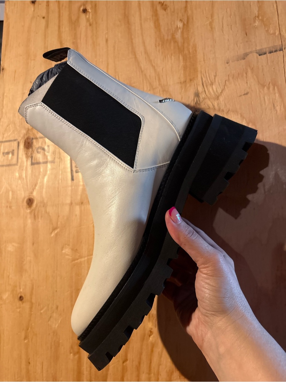 Zadig & Voltaire White Leather Chelsea Lug Boot with Black Elastic - Picture 2 of 9